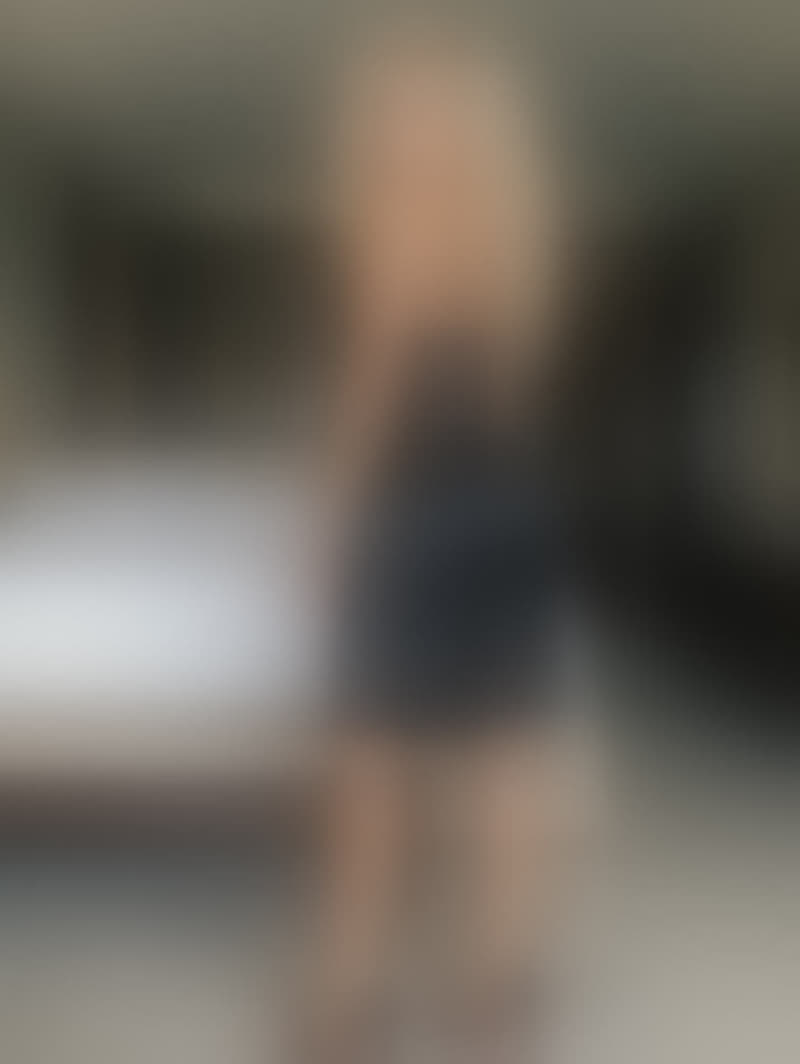Blurred preview of the Red Bottoms set